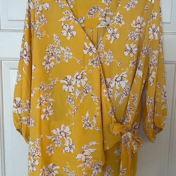 West Kei floral wrap top - Picture 2 of 6